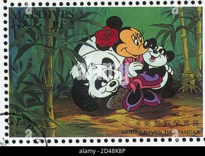 MALDIVE ISLANDS - UM 1996: Stempel gedruckt von Maldive Islands, zeigt Minnie rettet die Pandas, um 1996 Stockfoto