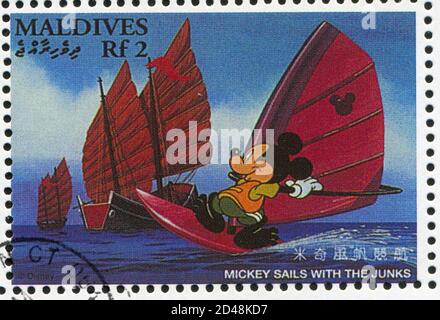 MALDIVE ISLANDS - UM 1996: Stempel gedruckt von Maldive Islands, zeigt Mickey Segel mit den Dschunken, um 1996 Stockfoto