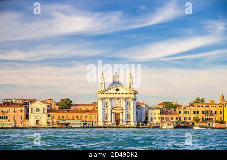 Chiesa di Santa Maria del Rosario Kirche am Ufer der Fondamenta Zattere Ai Gesuati in Venedig historischen Zentrum Dorsoduro Sestiere, Blick vom Wasser des Giudecca Kanal, Region Venetien, Italien Stockfoto