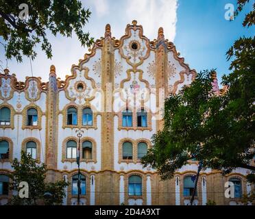 Budapest, Ungarn, August 2019, oberer Teil des Postsparkassengebäudes Stockfoto