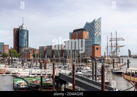 Die Elbphilharmonie ist ein Konzertsaal in der Hamburger HafenCity auf einer Elbhalbinsel. Im Volksmund genannt Elphi. Stockfoto