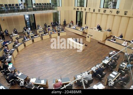 Berlin, Deutschland. Oktober 2020. Die Mitglieder des Bundesrates wählen in ihrer Sitzung den neuen Bundespräsidenten, der am 1. November 2020 den brandenburgischen Ministerpräsidenten Woidke absetzt. Quelle: Wolfgang Kumm/dpa/Alamy Live News Stockfoto