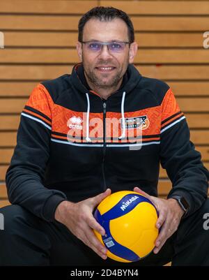 Berlin, Deutschland. September 2020. Volleyball: Mediaday BR Volleys, Horst-Korber Sportzentrum. Coach Cedric Enard von BR Volleys im neuen Trikot der Saison 2020/21. Quelle: Andreas Gora/dpa/Alamy Live News Stockfoto