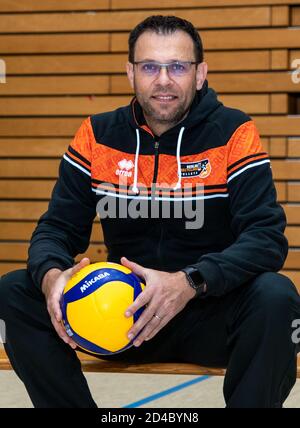 Berlin, Deutschland. September 2020. Volleyball: Mediaday BR Volleys, Horst-Korber Sportzentrum. Coach Cedric Enard von BR Volleys im neuen Trikot der Saison 2020/21. Quelle: Andreas Gora/dpa/Alamy Live News Stockfoto