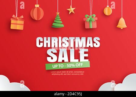 Weihnachtsverkauf mit Geschenken und Elementen auf rotem Hintergrund Banner in Papierkunst-Stil hängen. Stock Vektor