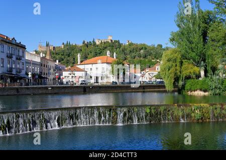 Tomar Stadt und Nabao Fluss, Tomar, Santarem Bezirk, Portugal Stockfoto