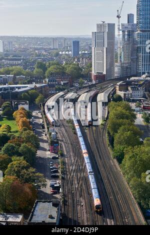 Ein Blick auf den Bahnhof Vauxhall im Südwesten von London, Großbritannien Stockfoto