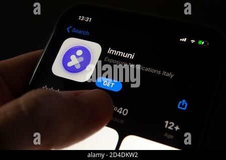 Coronavirus-Tracking-App. Immuni App, offizielle COVID-19 oder Coronavirus Kontakt Tracing App für Italien, staatliche Exposition Benachrichtigung, Tracking Stockfoto
