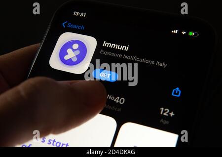 Coronavirus-Tracking-App. Immuni App, offizielle COVID-19 oder Coronavirus Kontakt Tracing App für Italien, staatliche Exposition Benachrichtigung, Tracking Stockfoto