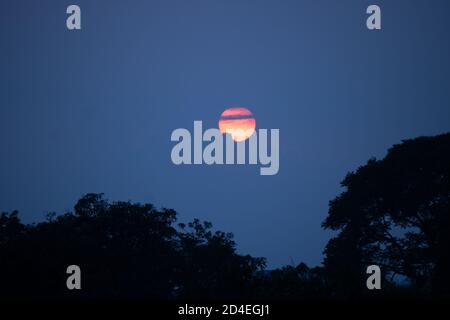 Dehradun, Uttarakhand/Indien-September 12 2020: Schöner Sonnenuntergang in Dehradun eine Stadt, die in den Ausläufern des Himalaya liegt. Stockfoto