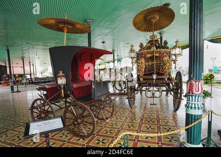 Tradtional alten Pferdewagen aus Keraton Yogyakarta genannt Kereta Kencana Wird während einer jährlichen Ausstellung gezeigt Stockfoto