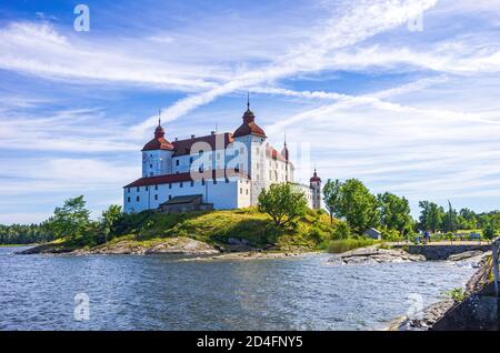 Lidköping, Schweden - 13. August 2015: Blick auf das barocke Läckö Schloss auf Kållandsö im Vänern See in Västergötland, Schweden. Stockfoto