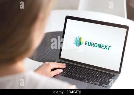 Guilherand-Granges, Frankreich - 09. Oktober 2020. Notizbuch mit Euronext-Logo. Größte Börse in Europa. Stockfoto