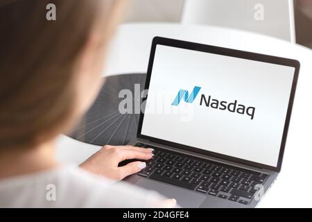 Guilherand-Granges, Frankreich - 09. Oktober 2020. Notizbuch mit Nasdaq-Logo. Börse in den USA. Stockfoto