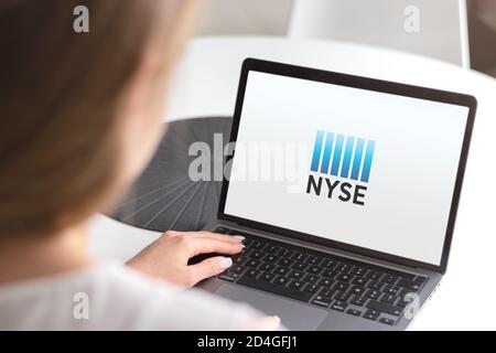 Guilherand-Granges, Frankreich - 09. Oktober 2020. Notizbuch mit New York Stock Exchange-Logo. Die größte Börse der Welt. Wall Street. Stockfoto