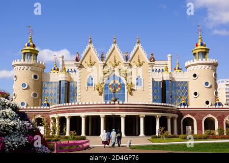 Kasan, Russland - 3. September 2019. Tatar State Puppet Theatre 'Ekiyat'. Erbaut im Jahr 2012 auf Initiative des Präsidenten von Tatarstan Mintimer Shaimie Stockfoto