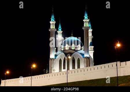 Kasan, Russland - 7. September 2019. Kul Sharif Moschee in der Nacht Beleuchtung. Sie wurde im 16. Jahrhundert zerstört. Es wurde in den Jahren 1995-2005. Nacht Stockfoto