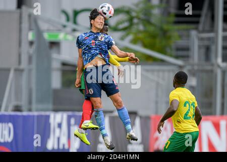 UTRECHT, NIEDERLANDE - 9. OKTOBER: Genki Haraguchi aus Japan, Collins Fai aus Kamerun beim Freundschaftsspiel zwischen Japan und Kamerun am 9. Oktober 2020 in Utrecht, Niederlande. (Foto von Gerrit van keulenOrange Pictures) Stockfoto