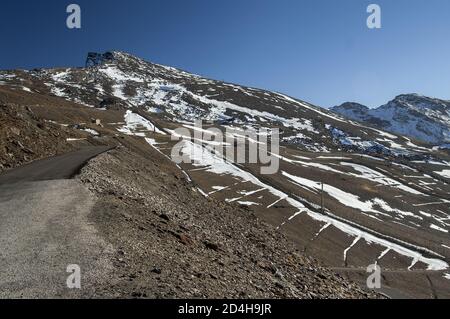 Sierra Nevada, España, Hiszpania, Spanien, Spanien; Pico Veleta; Skipisten vor der Saison. Skipisten vor der Saison. 賽季前的滑雪場。 Stockfoto