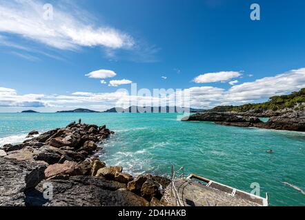 Kleine Bucht im Golf von La Spezia mit dem grünen Mittelmeer, Tellaro Dorf, Lerici Gemeinde, Ligurien, Italien, Südeuropa Stockfoto