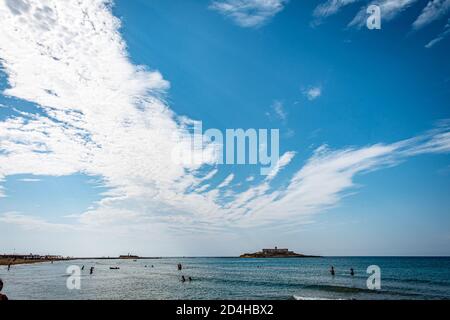 Aufgrund seiner Lage stellt die Insel der Strömungen (Siciliy) eine Art ideale Grenze zwischen dem Ionischen und dem Mittelmeer dar. Stockfoto