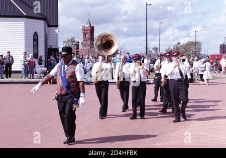 Die Marching Jazz Band in Cardiff Bay. Stockfoto