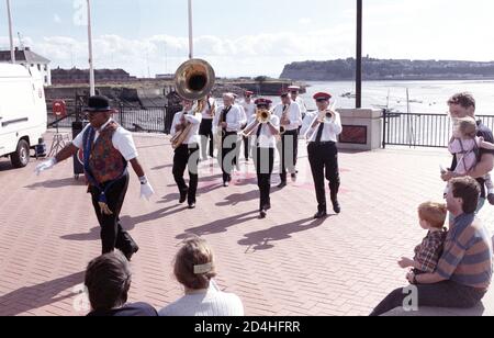 Die Marching Jazz Band in Cardiff Bay. Stockfoto