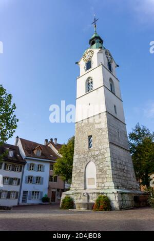 Olten, SO / Schweiz - 8. Oktober 2020: Blick auf den historischen Stadtturm in der Altstadt von Olten Stockfoto