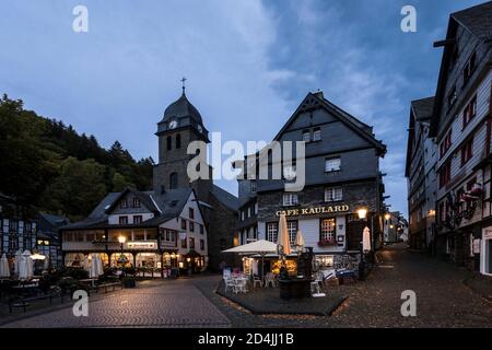 Marktplatz in der historischen Altstadt von Monschau Stockfoto