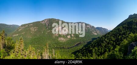 Schöne Aussicht von der Spitze des "Mont des érables" (Maple Mountain), in Quebec Stockfoto