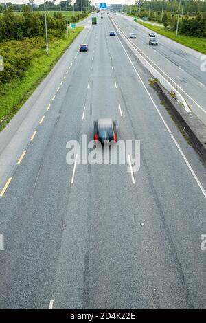 Verkehr auf der Autobahn M7 in Johnstown in der Grafschaft Kildare, Irland Stockfoto