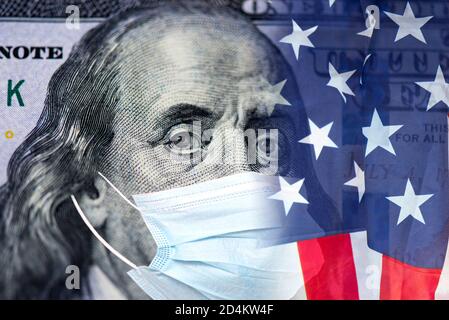 USA Dollar Geldschein mit Gesichtsmaske und USA Flagge, Konzeptbild über COVID - 19 und Pandemie Stockfoto