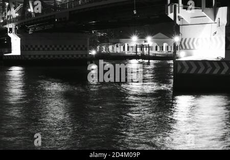 Phra Phuttha Yodfa Gedenkbrücke alte Brücke überqueren Cho phraya Fluss in Thailand Stockfoto