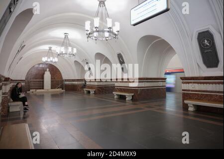 Innenansicht der U-Bahn-Station Frunzenskaya in Moskau, Russland. Diese U-Bahn-Station wurde 1957 eröffnet Stockfoto