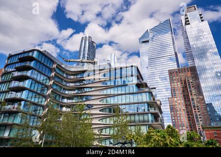 520 West 28th Street, auch bekannt als das Zaha Hadid Building, ist bekannt für seine kurvenförmigen geometrischen Motive Stockfoto