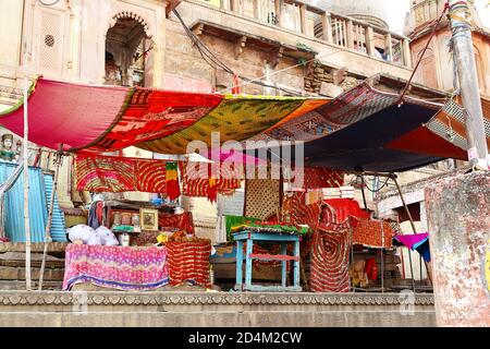 Schal Basar in Varanasi Indien Stockfoto