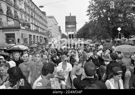 Die Partei muss weitergehen: RAVER an der Streetparade in Zürich-City Stockfoto