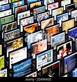 Laptop-Computer Bildschirme mehrere Websites, E-Commerce, E-Mail, Internet, Konnektivität, isolierten schwarzen Hintergrund, soziale Medien, Kommunikation, Netzwerk Stockfoto