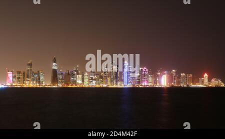 Ein Blick auf die Skyline von Doha. Innerhalb von 20 Jahren hat sich Katar zum Geschäftszentrum entwickelt. Stockfoto