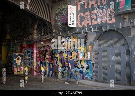 Graffiti entlang Leake Street am 14. September 2020 auf der South Bank im Vereinigten Königreich. Foto von Sam Mellish Stockfoto