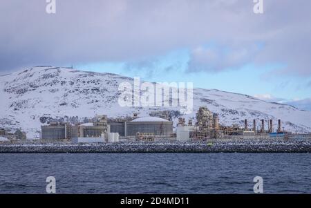 Moderne Fabrik zur Verflüssigung von Gas auf Melkøya bei Hammerfest In Nordnorwegen Stockfoto