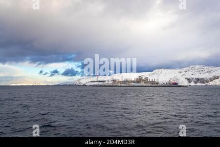 Moderne Fabrik zur Verflüssigung von Gas auf Melkøya bei Hammerfest In Nordnorwegen Stockfoto