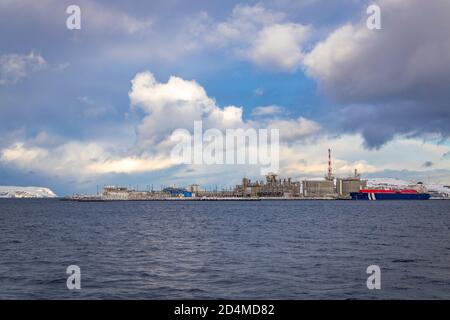 Moderne Fabrik zur Verflüssigung von Gas auf Melkøya bei Hammerfest In Nordnorwegen Stockfoto