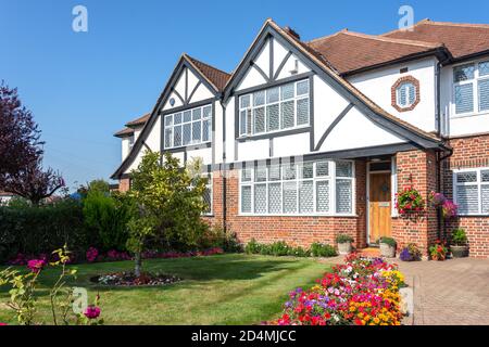 Doppelhaushälfte, Church Road, Old Malden, Royal Borough of Kingston upon Thames, Greater London, England, Vereinigtes Königreich Stockfoto