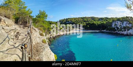 Panoramablick auf Cala Macarella, Menorca, Spanien Stockfoto