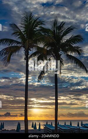 Sonnenaufgang am Hollywood Beach, Florida. Stockfoto