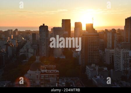 sonnenaufgang in Buenos Aires mit Rio de la Plata Stockfoto