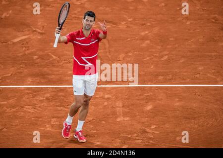 Paris, Frankreich. Oktober 2020. Novak Djokovic aus Serbien feiert nach dem Halbfinalspiel der Männer gegen Stefanos Tsitsipas aus Griechenland beim French Open Tennisturnier 2020 bei Roland Garros in Paris, Frankreich, 9. Oktober 2020. Quelle: Aurelien Morissard/Xinhua/Alamy Live News Stockfoto