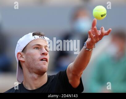 Paris, Frankreich. Oktober 2020. Diego Schwartzman aus Argentinien ist im Halbfinalspiel der Männer gegen Rafael Nadal aus Spanien beim French Open Tennisturnier 2020 bei Roland Garros in Paris, Frankreich, 9. Oktober 2020 vertreten. Kredit: Gao Jing/Xinhua/Alamy Live Nachrichten Stockfoto