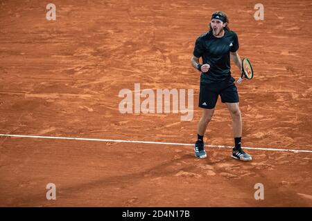 Paris, Frankreich. Oktober 2020. Stefanos Tsitsipas aus Griechenland reagiert während des Halbfinalmatches der Männer gegen Novak Djokovic aus Serbien beim French Open Tennisturnier 2020 bei Roland Garros in Paris, Frankreich, 9. Oktober 2020. Quelle: Aurelien Morissard/Xinhua/Alamy Live News Stockfoto